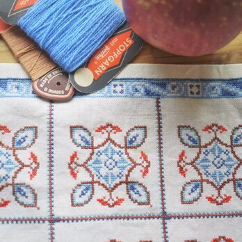 クロスステッチ刺繍　テーブルセンター　ヴィンテージ英国　イギリス
