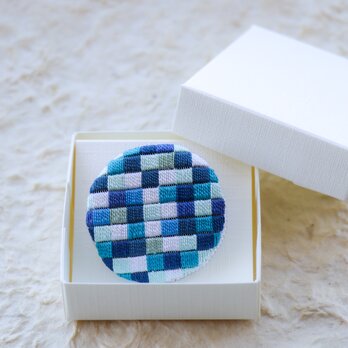 絽ざし刺繍ブローチ 水のしらべ 市松文様 ｜ 国産絹糸　手刺繍の和モダンアクセサリー