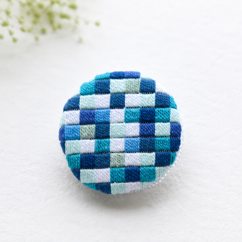 絽ざし刺繍ブローチ 水のしらべ 市松文様 ｜ 国産絹糸　手刺繍の和モダンアクセサリー