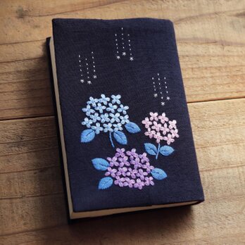 手刺繍のブックカバー『紫陽花』【受注制作】