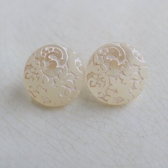 ビンテージボタンピアス 花の色ピアス『ベージュ』