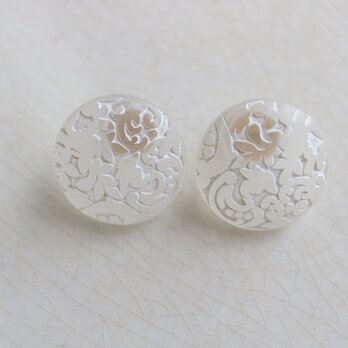 ビンテージボタンピアス 花の色ピアス『シロ』