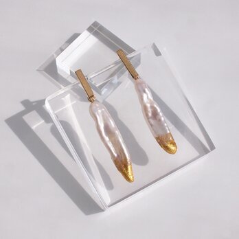 【希少・限定数】スティックパール×金箔の揺れるロングピアス　個性的なバロックパール　ステンレス18kgp