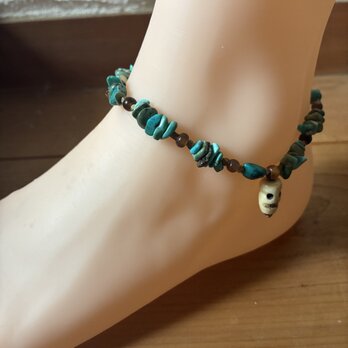 ＊turquoiseのアンクレット。@ホーンビーズのスカル＋ターコイズチップ&ナゲット＋真鍮のアナスヤ＋ホーンビーズ