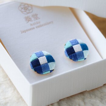 彩り格子 青 空色｜絽ざしピアス 1.6cm 国産絹糸 手刺繍 和柄ピアス