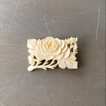 Vintage retro offwhite botanical flower rose carving brooch
