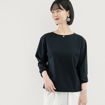 楽なのにきちんと見える 上質ポンチ トップス フォーマルOK ボートネック長袖 黒｜CORALIE-BOAT-BK