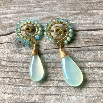 【Ocean Swirl Chalcedony 'Aqua'】波の渦から滴るカルセドニーのボヘミアンピアス