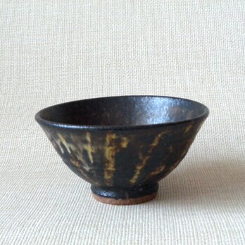 黒釉抜絵抹茶盌b