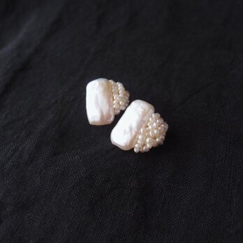 【真珠刺繍／ピアス】Rectangle × Seed Pearl Earrings／レクタングル×シードパール スタッドピアス
