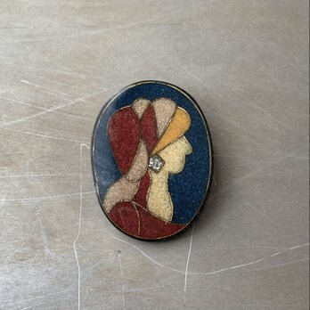 Vintage 70s-80s USA retro sand art lady brooch