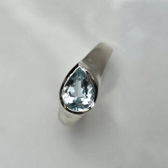 澄んだ水滴のアクアマリン　1.6ct　しずく　印台　シルバーSV925リング