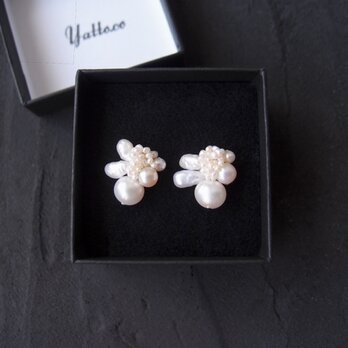 【真珠刺繍／ピアス】Brilliant Pearl Earrings／八面光パール スタッドピアス