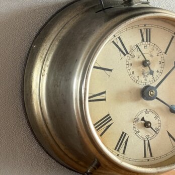 ドイツの古い時代の息吹を感じる、百年の時を越えたアンティークへそ時計