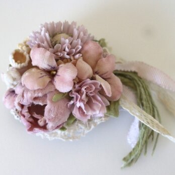 ピンクのお花畑ブローチ