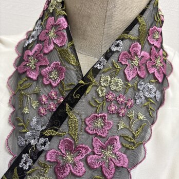 ハンドメイド　半襟着物　振袖　レース　黒ピンク花刺繍半衿