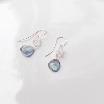 1粒のフローライトとダブルポイント水晶ピアス