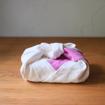 白リネンのパッチワークお弁当包み｜チェリーピンクとベージュ
