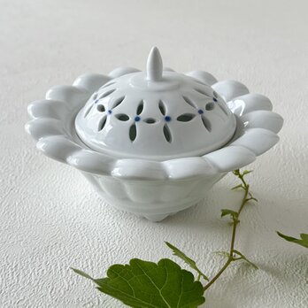 華型輪花透かし彫り香炉 | iichi 日々の暮らしを心地よくする