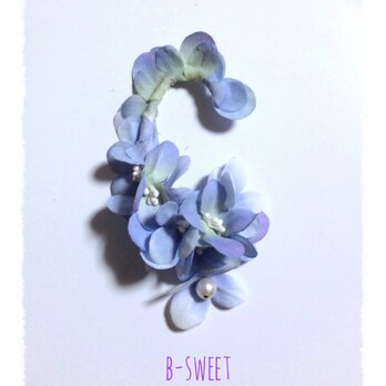 紫陽花のイヤーフックA  (ブルー)右耳用の画像