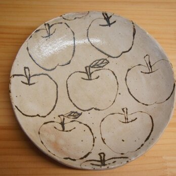 粉引のリンゴ柄のパスタ皿