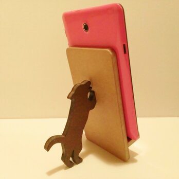 犬が支えるタブレット・iPad miniスタンドの画像