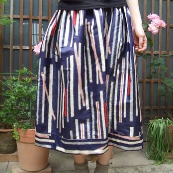 銘仙リメイク☆紺地に赤白の織り模様シックモダンなスカートの画像