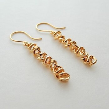 Gold chain earringsの画像