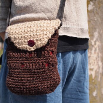 ポコポコ穴の麻素材のショルダーポシェット【茶】