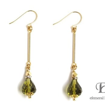 グリーンのカットガラスとラインストーンのロングピアス