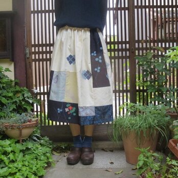 紬でスカート☆白地の爽やか紫陽花にクローバーもパッチ♪73㎝丈の画像