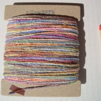 淡い虹色グラデーション糸の画像