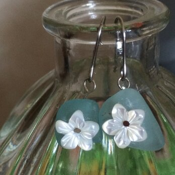 beachglass flower piercedの画像