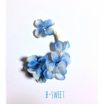 紫陽花のイヤーフックＣ (ブルー)左耳用
