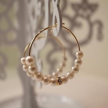 pearl and rondel hoop earringsの画像