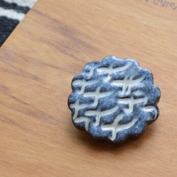 陶器 まる型ブローチ