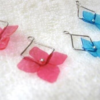 透き通る紫陽花のピアス