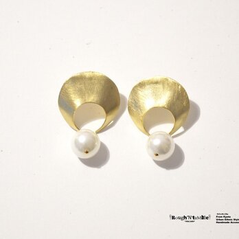 Gold donut pierce pearlの画像