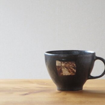 伊豆土フラッグのたっぷりマグカップ（黒釉）の画像