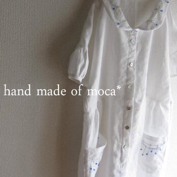 白リネン衿付き袖ギャザービーズ刺繍前開きワンピースの画像