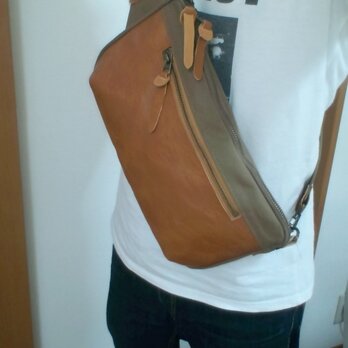 SOLD １０号ハンプと革のボディーバッグ（ユニセックス)