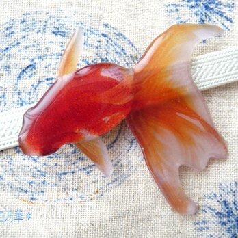 (帯留)涼しげな赤い金魚＜特大＞　左向きの画像