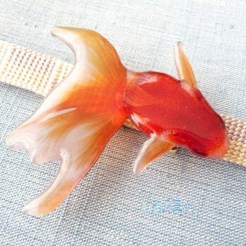 (帯留)涼しげな赤い金魚＜特大＞　右向きの画像