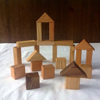 シンプルな積み木