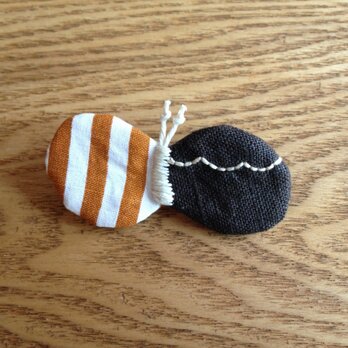 ちょうちょのブローチ　８