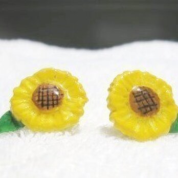 元気なヒマワリのピアス