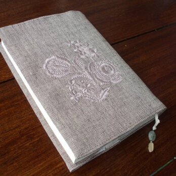 花刺繍の文庫本ブックカバー　茶2の画像