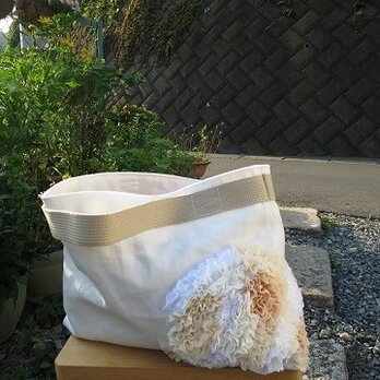 102. 　再販：お花フリルのくったりバッグ☆白