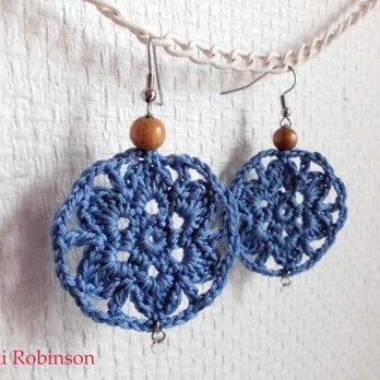 ★カラフルなクロシェ・モチーフのピアス*サックス・ブルー★