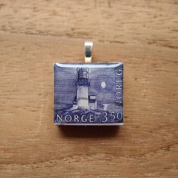 ノルウェーの切手を使ったスクラブルタイルペンダントの画像